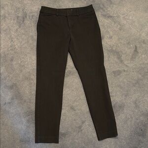 Old Navy Black Mid-Rise Pixie Pants